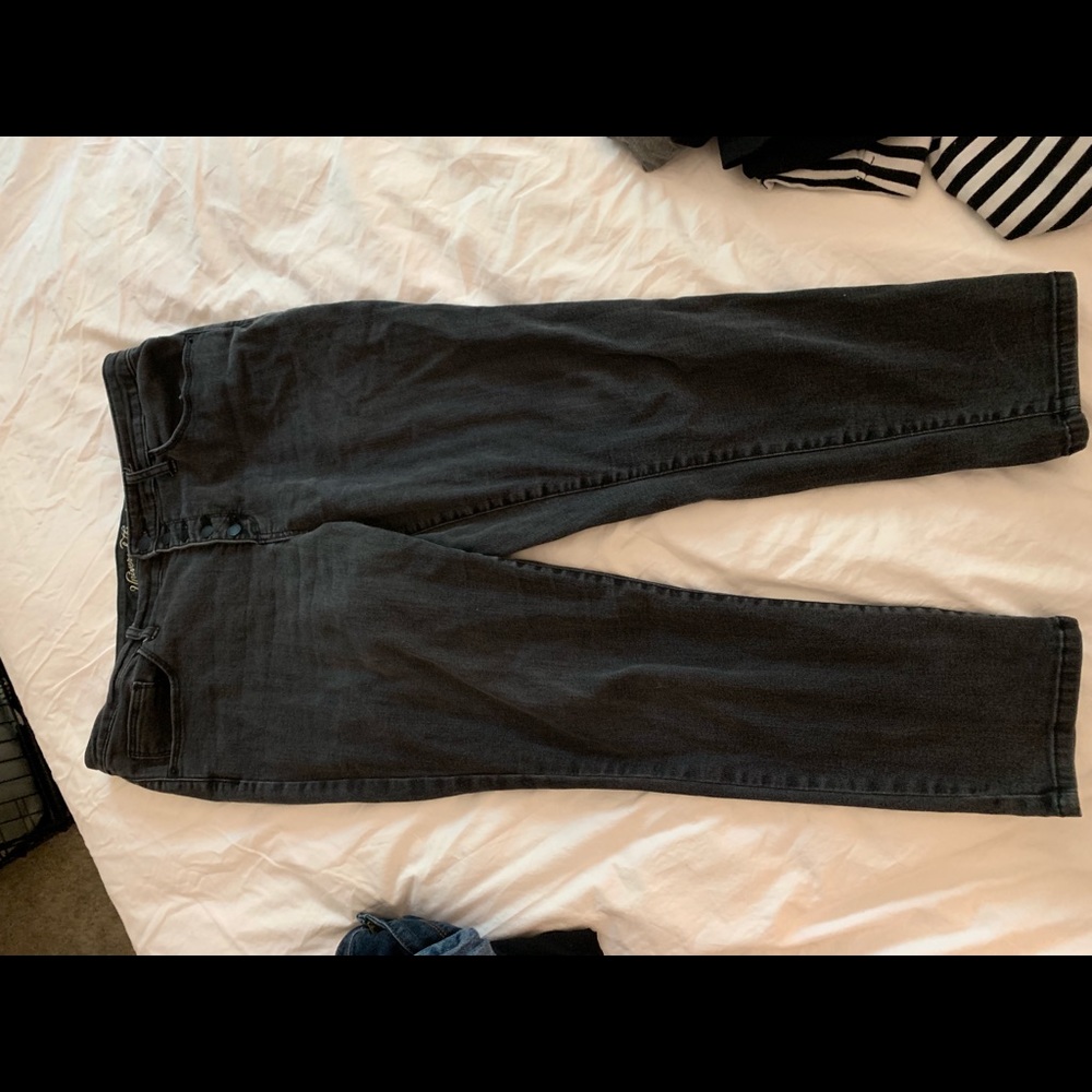 Gray button up cropped skinny jeans